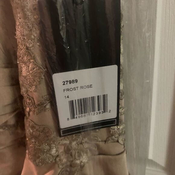 New La Femme lace back satin trumpet gown in frost Mother of the bride gown - Picture 5 of 8